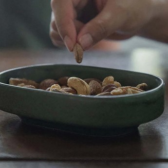 ������� Loveramics Tapas 14.5cm Oval Bowl (S) (Matte Dark Green)