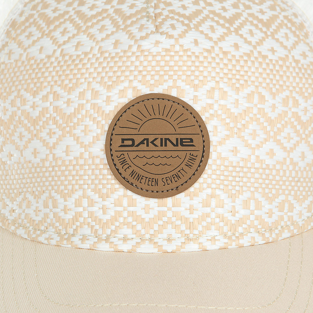 Купить бейсболку с сеткой женскую Dakine Sand Dollar Trucker Sand ...