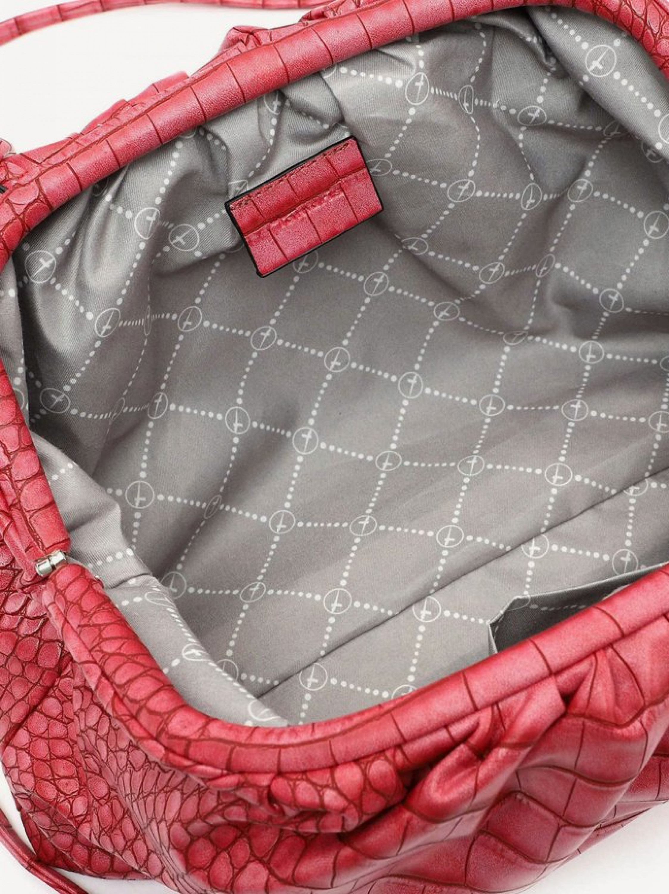 Cynthia      31025,600