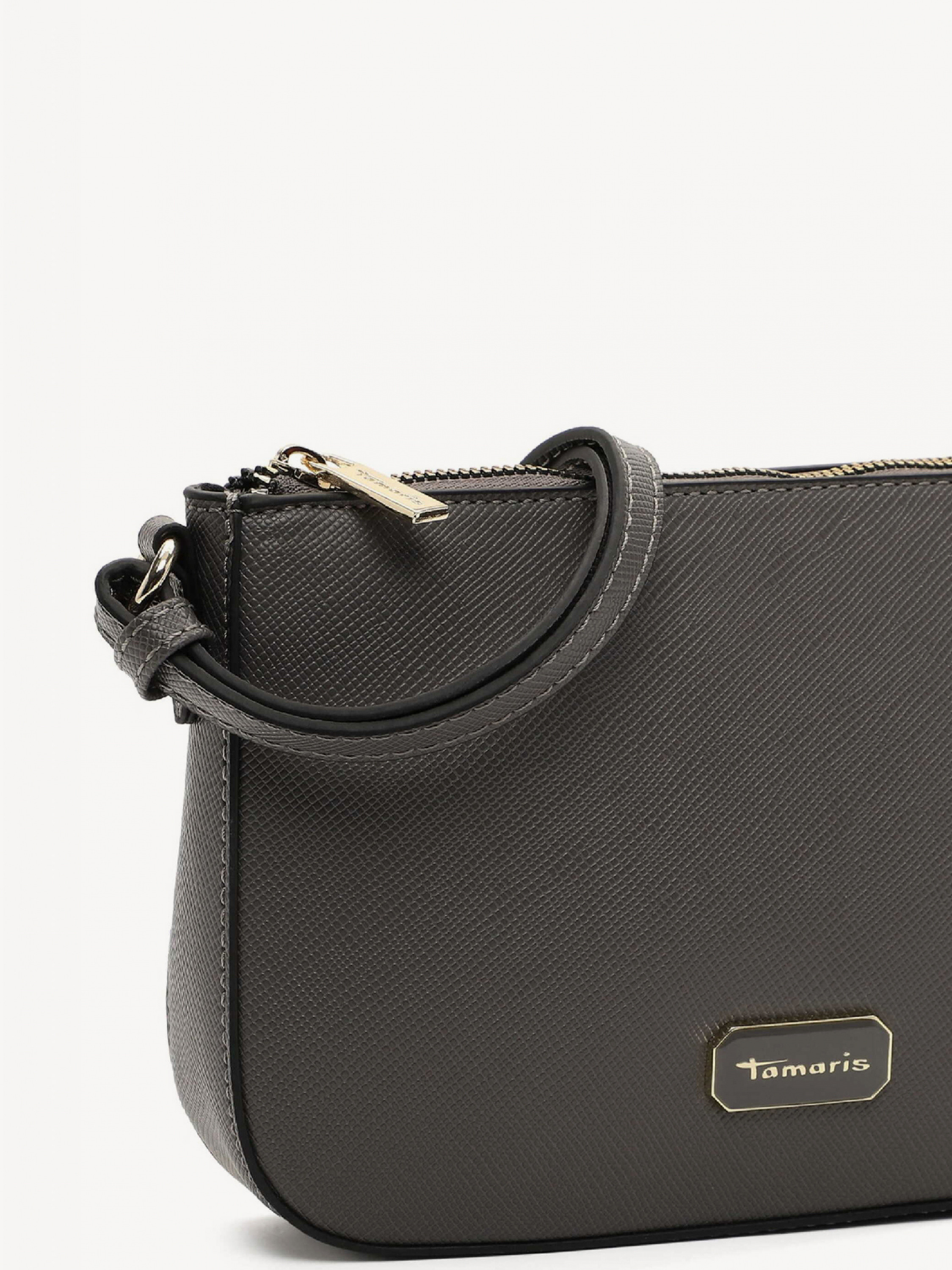 Anja  L   33260,840
