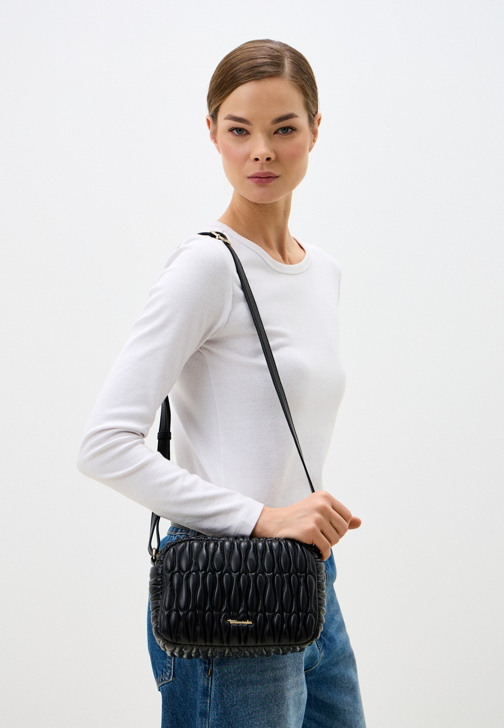 Charis    S  33370,100