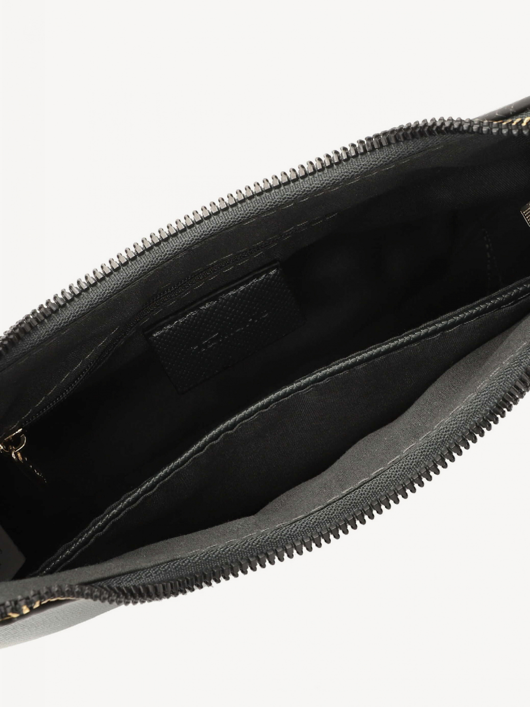 Anja   S  33014,965