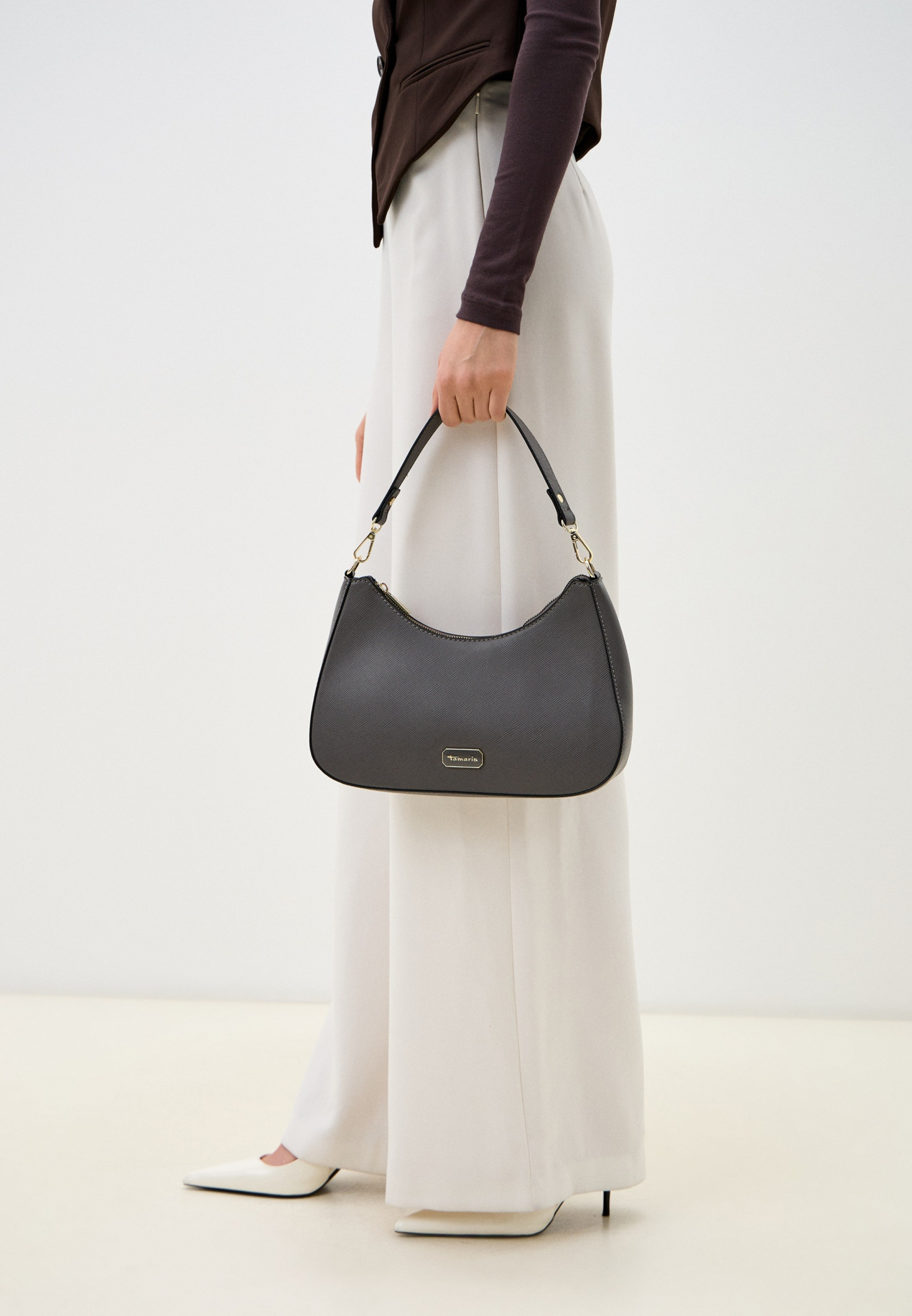 Anja     33015,840