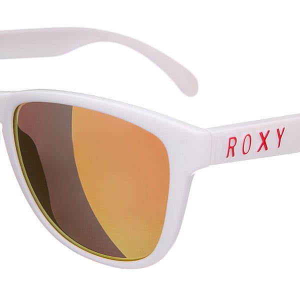 .///    Roxy Uma White1