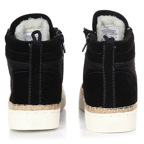 .///    Roxy Harbor Fur