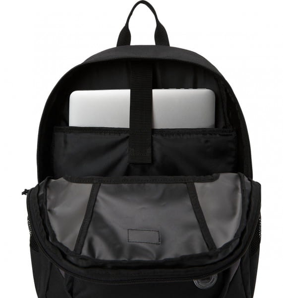 .//  /       Locker 3 23 L
