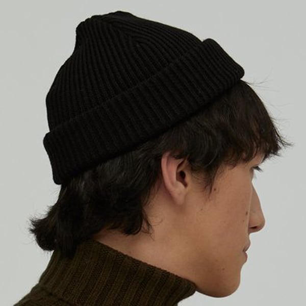 Темно-коричневые мужские шапки
