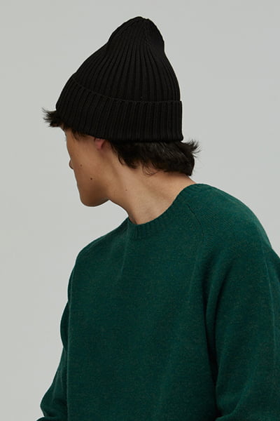 Темно-коричневые мужские шапки