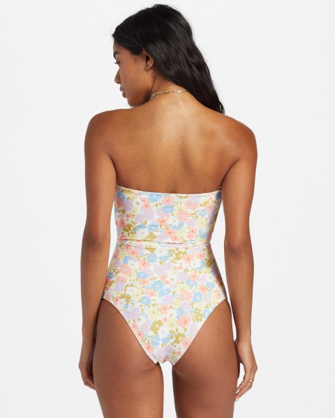 ./ //     Dream Chaser Tanlines