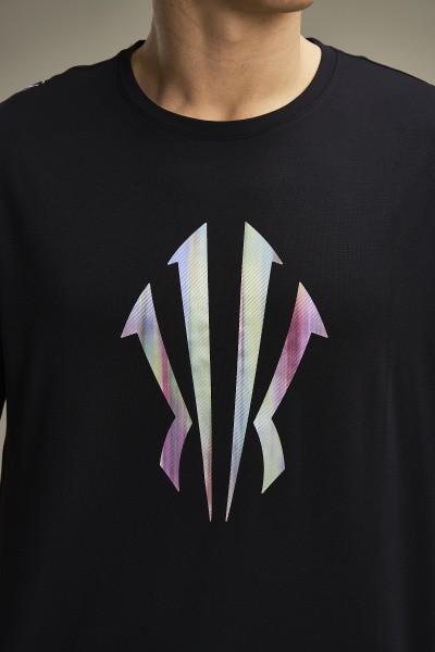 �������� Artist On The court