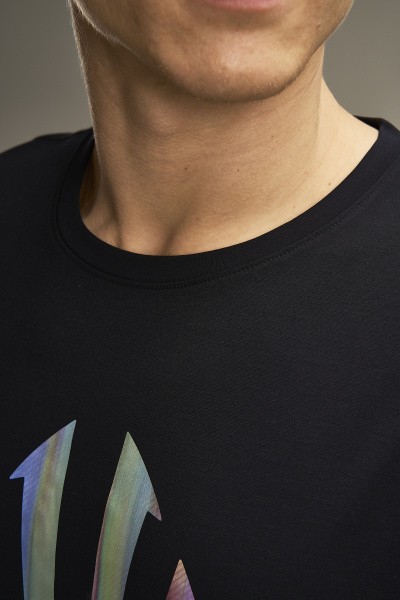 �������� Artist On The court