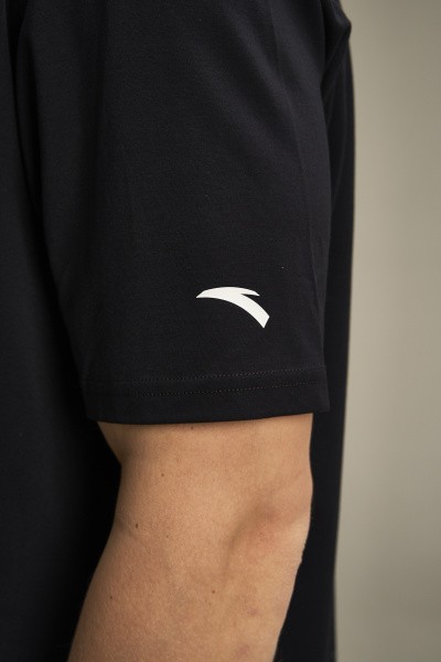 �������� Artist On The court