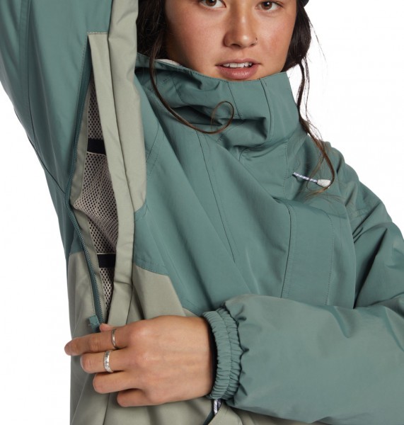 .//  /    Chalet Anorak