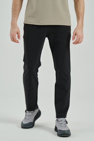   Pants bar