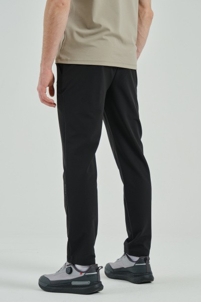   Pants bar