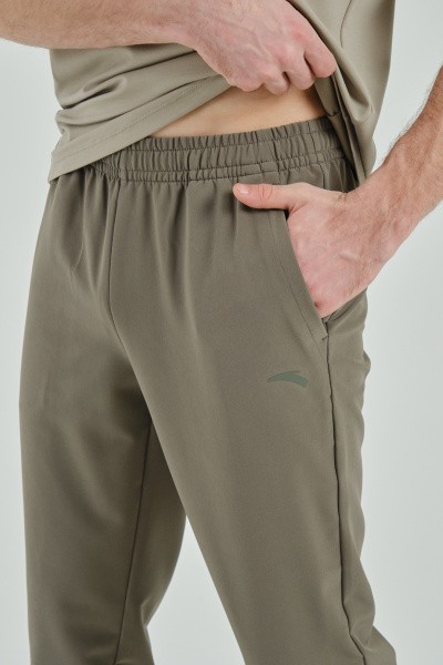   Pants bar
