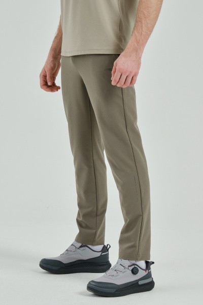   Pants bar