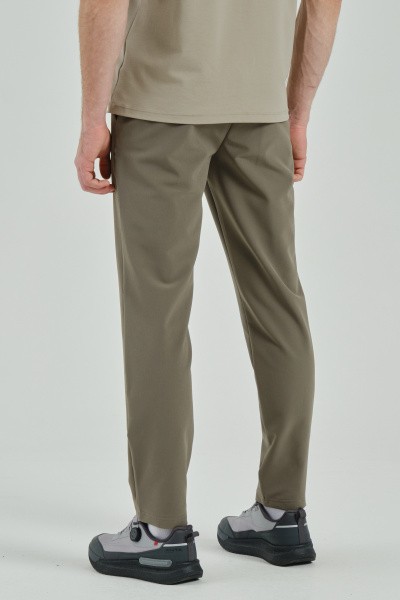   Pants bar