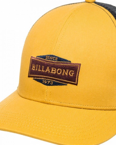 .// /   Walled Trucker