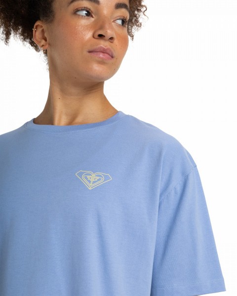 .//  /    Essential Energy Timeless Tee