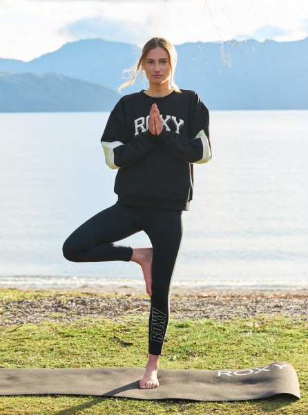 .//  /    Everyday Flow Legging