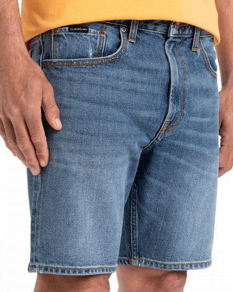 ./  //    Modern Wave Salt Water Short