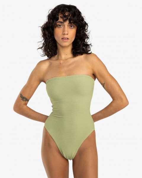 ������� ��������� Tanlines Tully