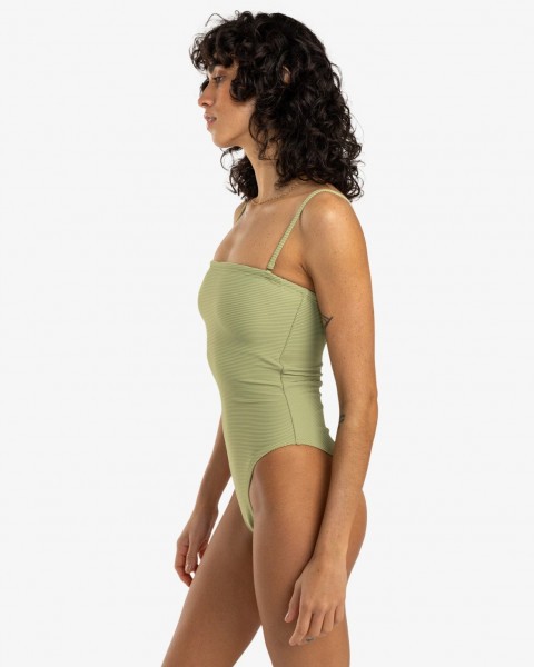 ������� ��������� Tanlines Tully