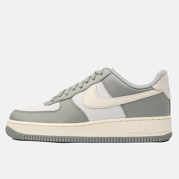  Nike AIR FORCE 1 07