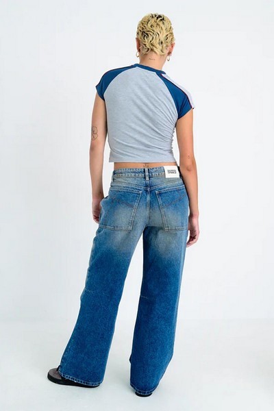 ������ (Regular fit) The Ragged Priest