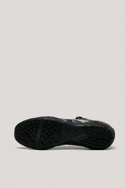 ����� ANTA Soccer boots