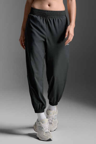 �������� Aero Hi-Rise Woven Jogger � �������������� ���